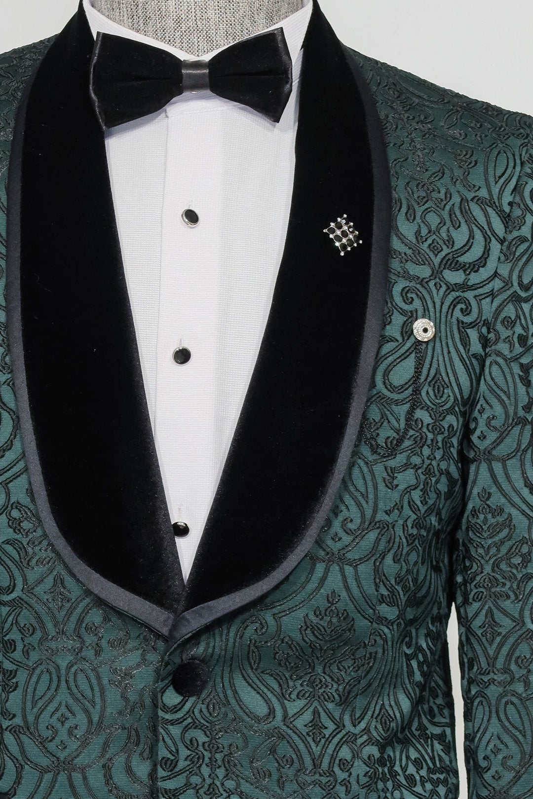 Green European Prom Tuxedo with Black Velvet Lapel – 2025 Edition