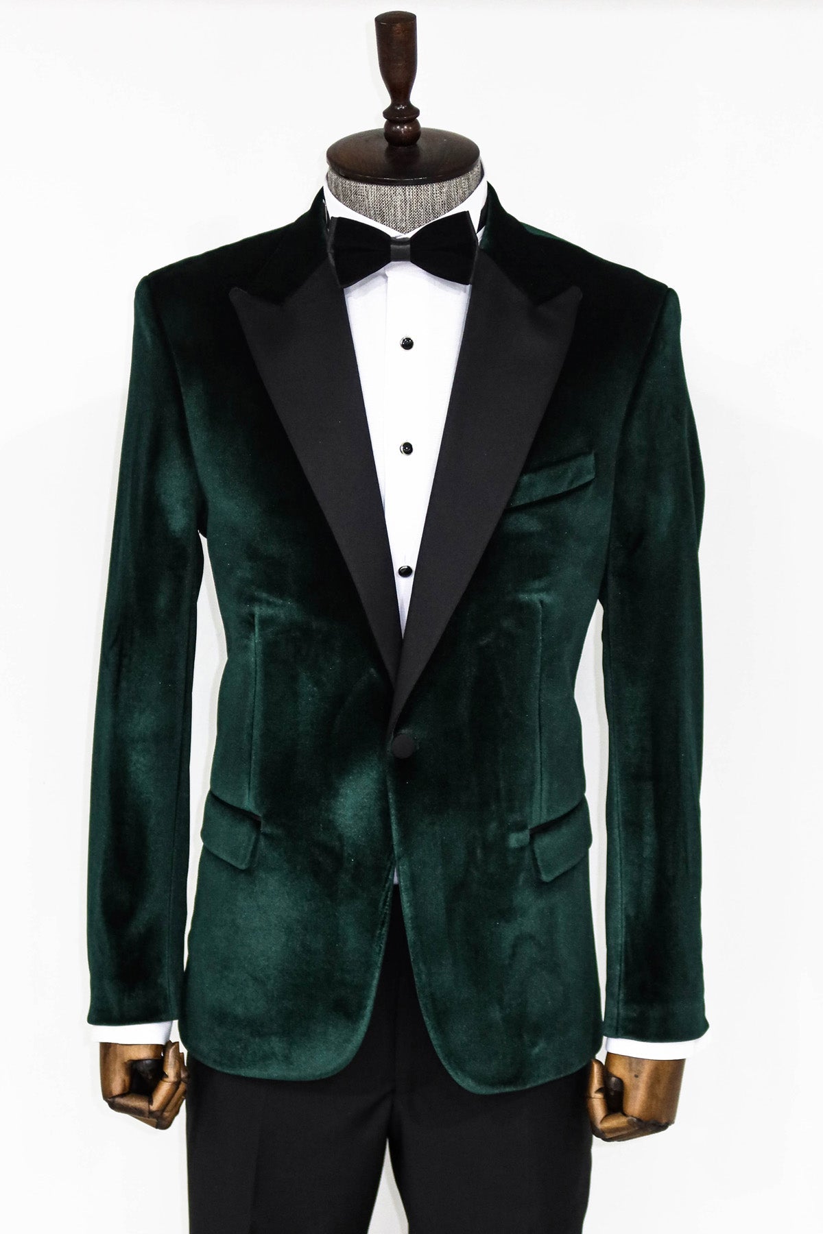 http://kctmenswear.com/cdn/shop/products/dark-green-velvet-tuxedo-blzer-velvet-blazer-wessi-254333-65-B_1800x1800_3f064d11-e074-46be-9789-06b51243b315.jpg?v=1663897748